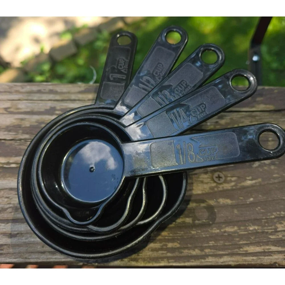 Set of 5 Black Plastic Nesting Measuring Cups (1 Cup to 1/8 Cup)